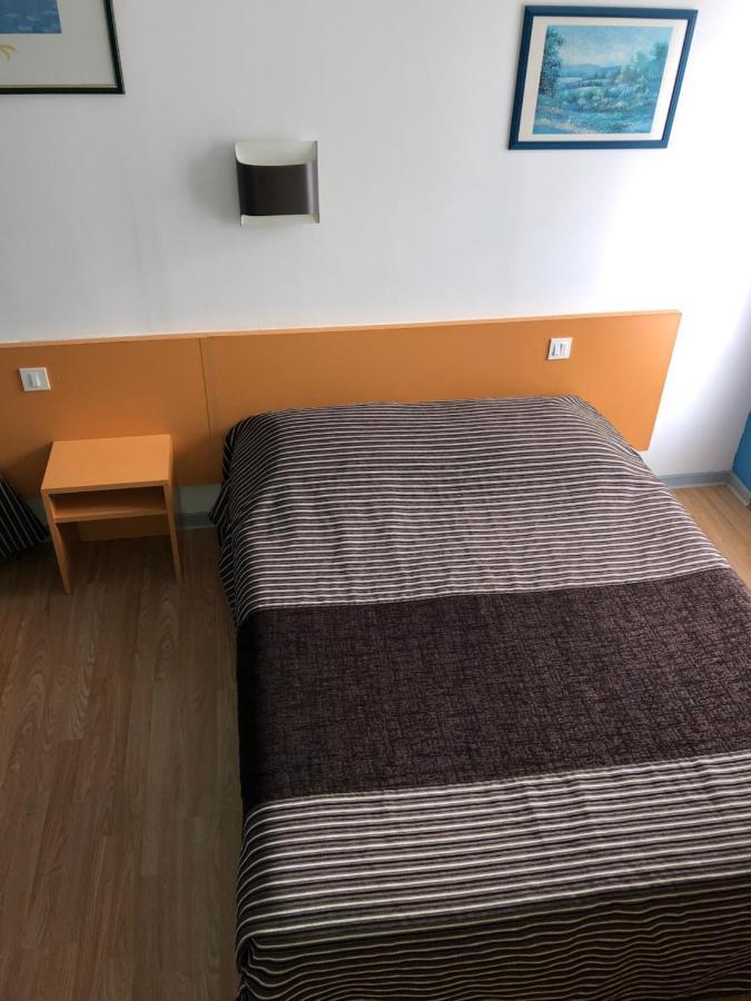 Hotel Au Petit Languedoc Лурд Екстер'єр фото